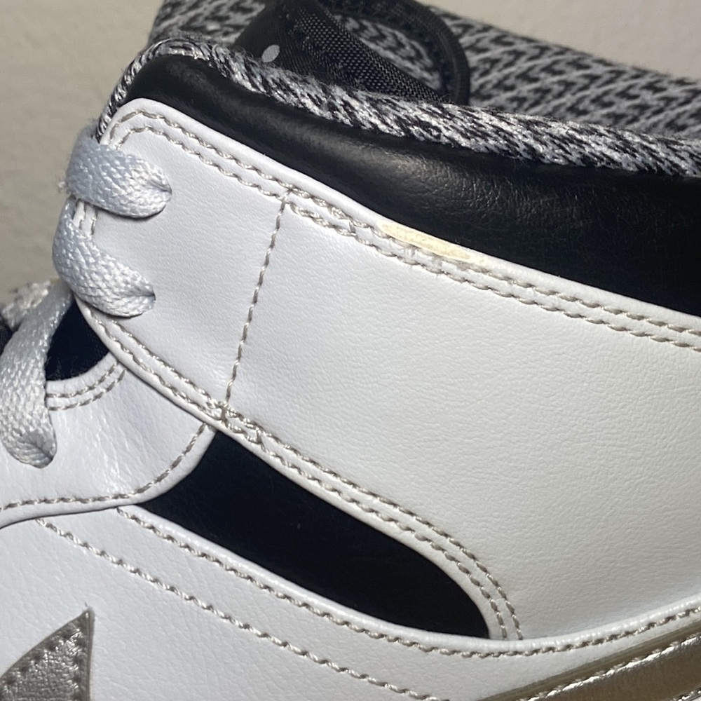 *Rare* Air Jordan 1 Retro Mid 'Wolf Grey' - Picture 12 of 15